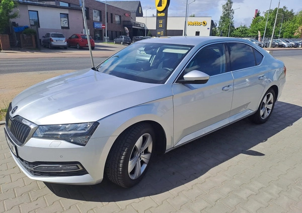 Skoda Superb cena 120000 przebieg: 108000, rok produkcji 2022 z Gniew małe 37